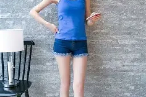 黄晓明新女友遭深扒履历被扒照片曝光网友：看生图不像26岁